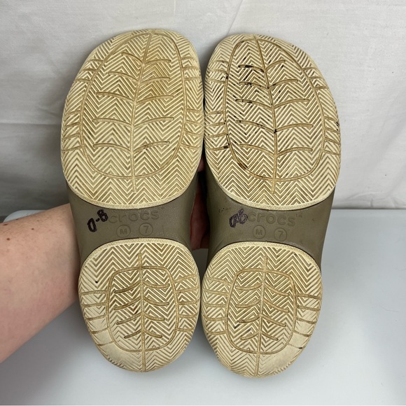 Crocs Men’s Beige Tan Swiftwater Deck Flip Flops Rubber Straps Size 7 - Picture 7 of 8
